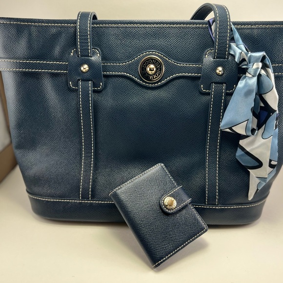 Dooney and Bourke tote bag set (3pack - tote, wallet and twilly) - Picture 1 of 10